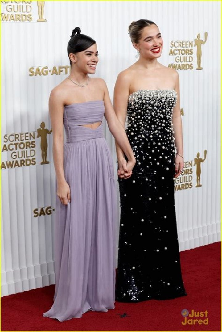 SAG Awards Get Interactive With Live Silver Carpet Arrivals And SAGAwardsAsks Hashtag ― Watch Online