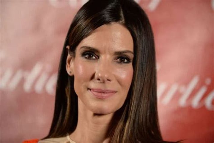Sandra Bullock Donates 6,000 N95 Respirator Masks To LA Hospital