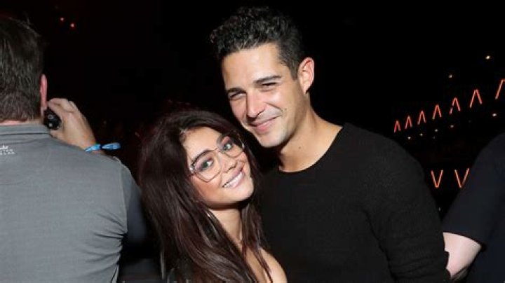 Sarah Hyland Says She Told Fiance Wells Adams Which Engagement Ring She Wanted!