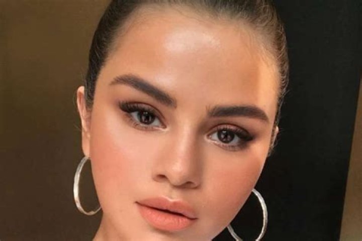 Selena Gomez Celebrates Her 27th Birthday With Roman Holiday