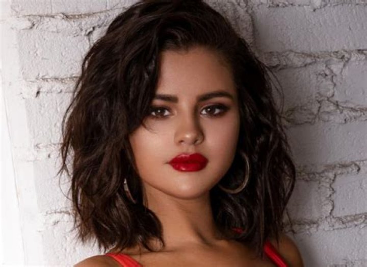 Selena Gomez Fans Question Her Health After New Photo Surfaces