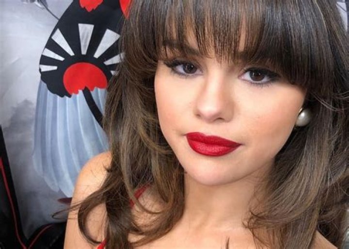 Selena Gomez Is Gorgeous In Rare Beauty Makeup