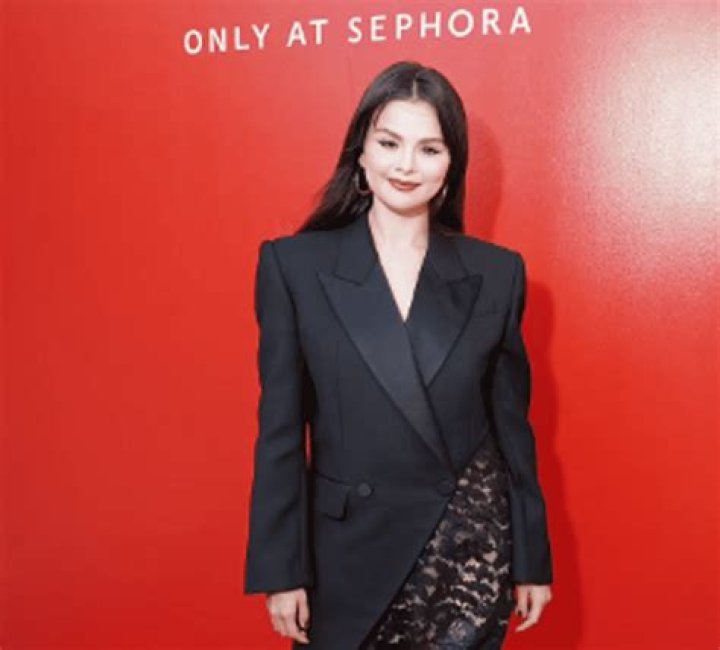 Selena Gomez ‘walked’ a short dress-jacket with lace