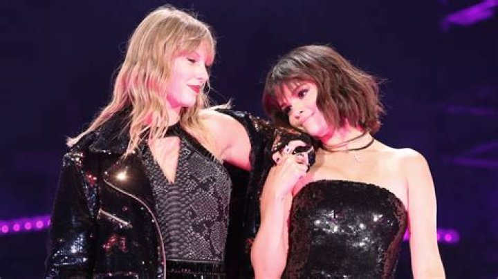 Selena Gomez Writes Powerful Letter Supporting Taylor Swift As Scooter Braun Is Allegedly Preventing Her From Performing Old Songs On TV!