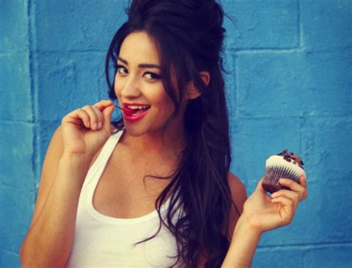 Shay Mitchell Reveals She Suffered From Post-Partum Depression