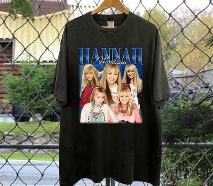 Sophie Turner Shows Off Hilarious Hannah Montana T-Shirt Her Hubby Joe Jonas Gifted Her Before Christmas!