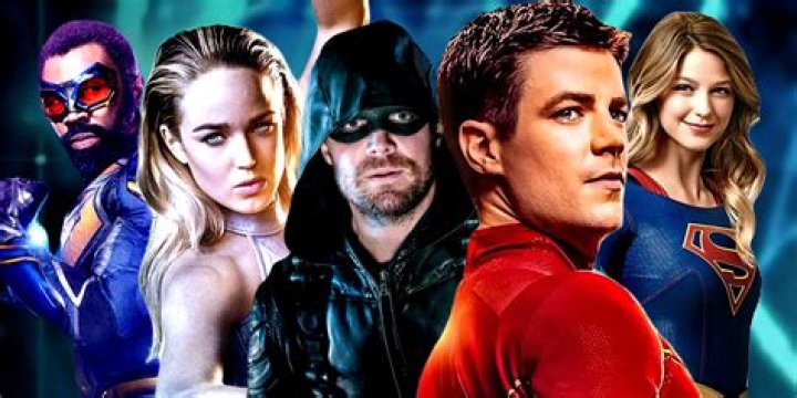 Stephen Amell Leaving Arrow? The Next Arrowverse Crossover Could Set Up Life Without Oliver Queen
