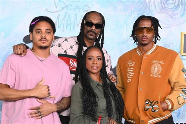 T.I.’s Photos With Snoop Dogg Have Fans In Awe – They’re Wondering If The Rappers Have A Secret Project Together