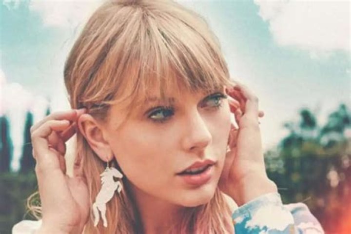 Taylor Swift Encourages People To Vote And Elect Leaders Who Will Fight Police Brutality And Racial Inequality!