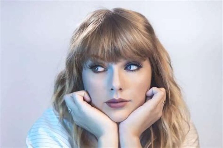 Taylor Swift Fans Convinced Her Latest Selfie Post Is Filled With Hints Something Is Dropping On May 8!