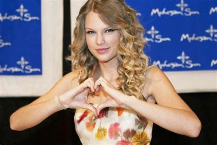 Taylor Swift Says She Loves New Selena Gomez Song