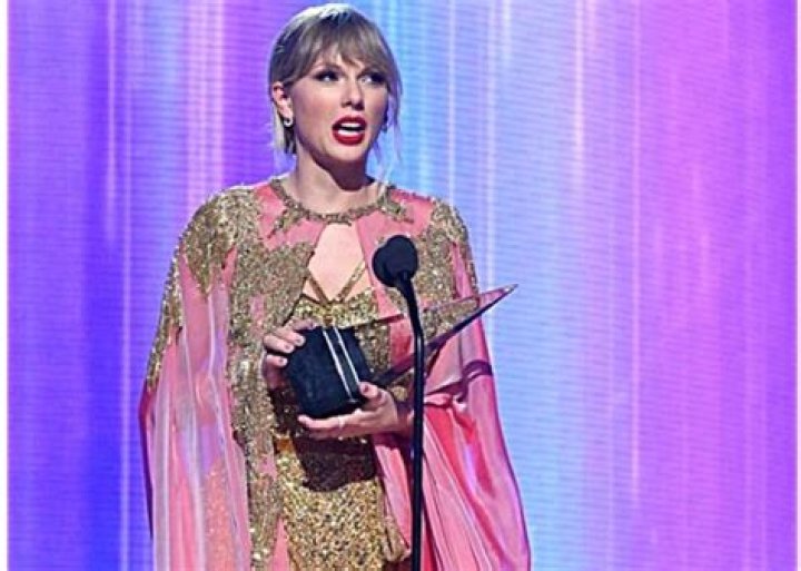 Taylor Swift Was Magnificient In Gold Jennifer Jones Bodysuit And Pink Cape By Joseph Cassell