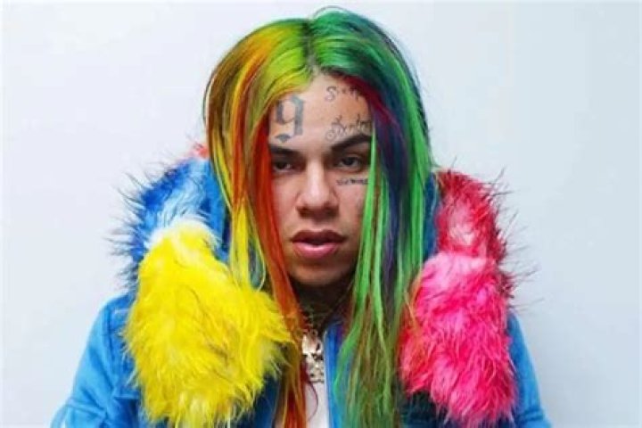 Tekashi 6ix9ine Trashes Meek Mill On IG Following Nicki Minaj Collaboration – Says Nicki ‘Put Him On’