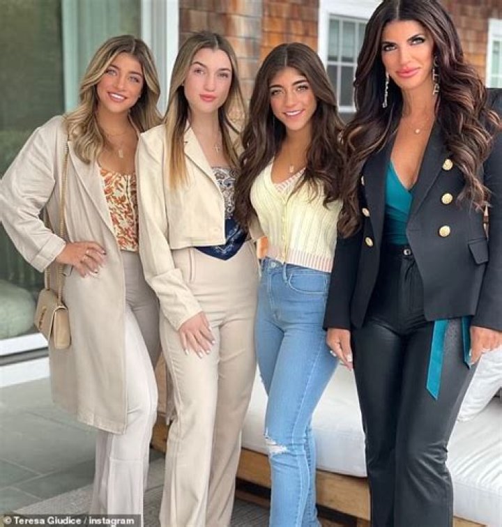 Teresa Giudice And Her Daughters With Joe Fly To Italy For A Family Reunion And Everyone’s Excited! 