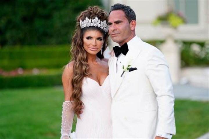 Teresa Giudice Not Wearing Her Wedding Ring And Having Fun On Vacation While Husband Joe Risks Deportation – Here’s Why!
