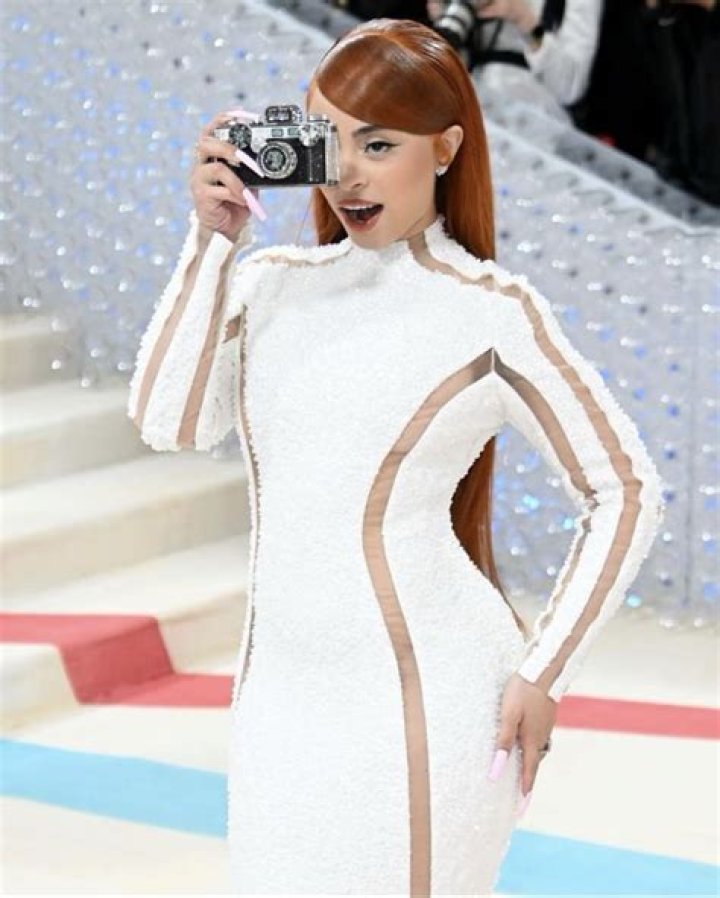 This awkward moment: Megan Fox avoided her boyfriend’s kiss and left him on the red carpet