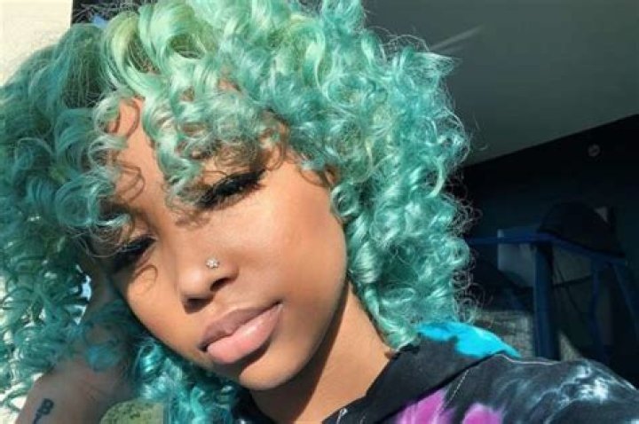 Tiny Harris Looks Gorgeous With Her Blue Hair And Eyes In Her Latest Video
