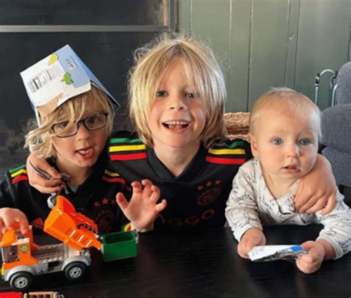 To Celebrate Her First Birthday, Seth Meyers’ Daughter Used Her Fingers To Unintentionally Blow Out The Candles