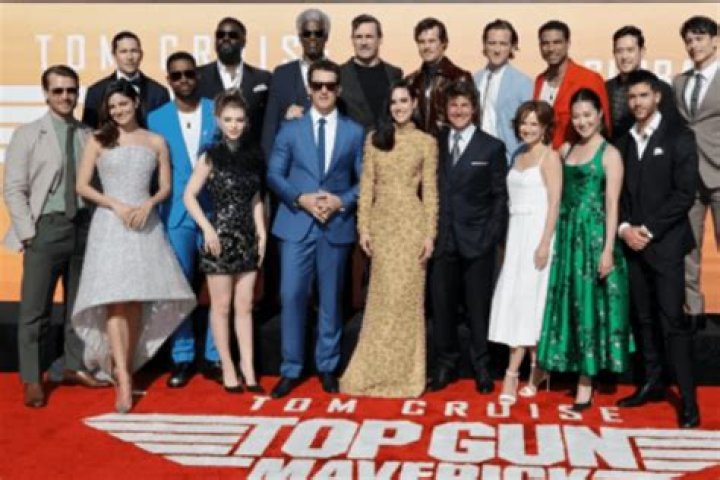 Tom Cruise and Jennifer Connelly Arriving by Helicopter in Gold Dress