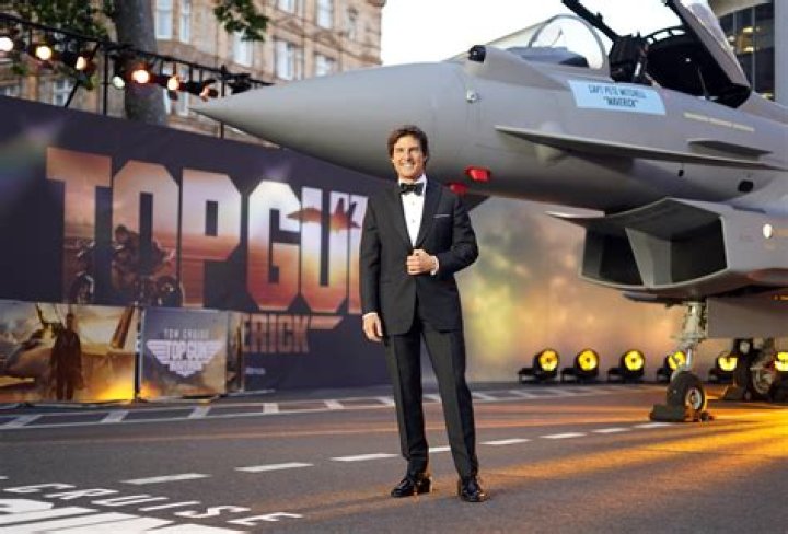 Tom Cruise Drops Top Gun Sequel Trailer During Surprise Comic Con Appearance