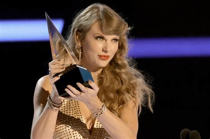 Watch Moment Taylor Swift Wins Artist Of The Year Award At The American Music Awards — Singer Breaks Michael Jackson’s Record For Most AMAs