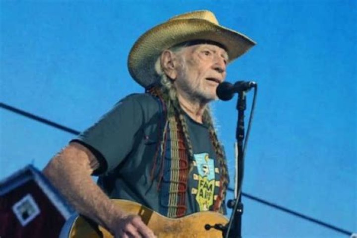 Willie Nelson Reveals He’s Made A Surprising Life Change Due To Recent Breathing Issues