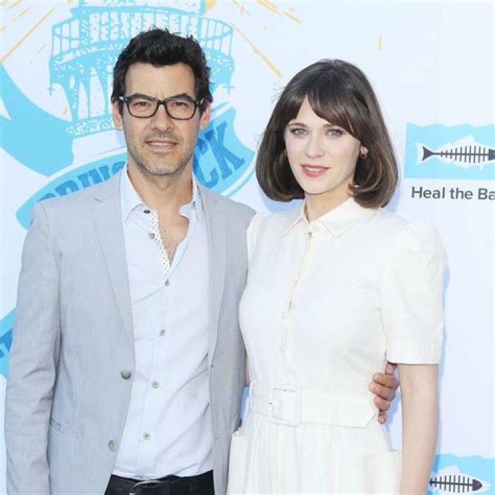 Zooey Deschanel’s Husband Jacob Pechenik Officially Files For Divorce